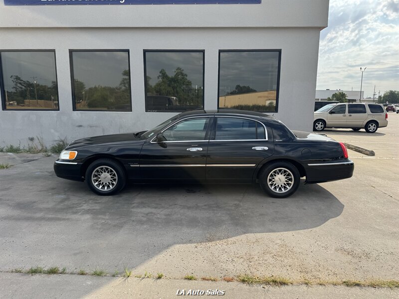 2001 Lincoln Town Car Signature  