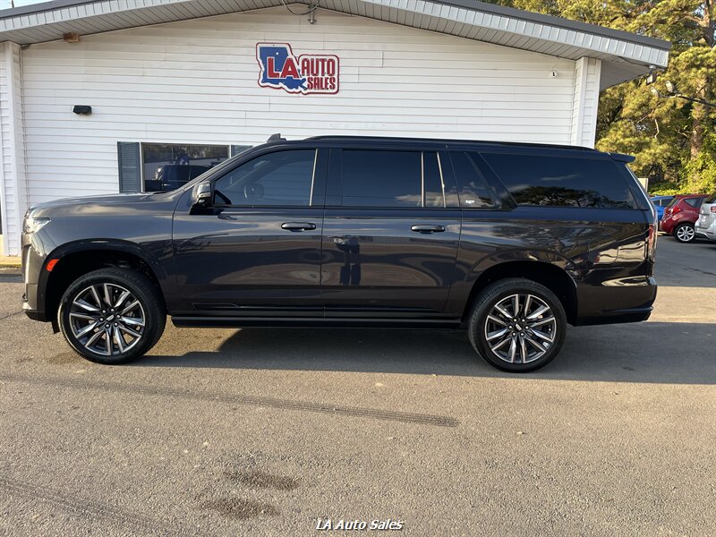 2023 Cadillac Escalade ESV Sport's photo