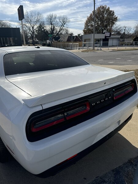 2019 Dodge Challenger SXT - Photo 4 - Tulsa, OK 74112