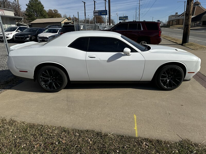 2019 Dodge Challenger SXT - Photo 3 - Tulsa, OK 74112