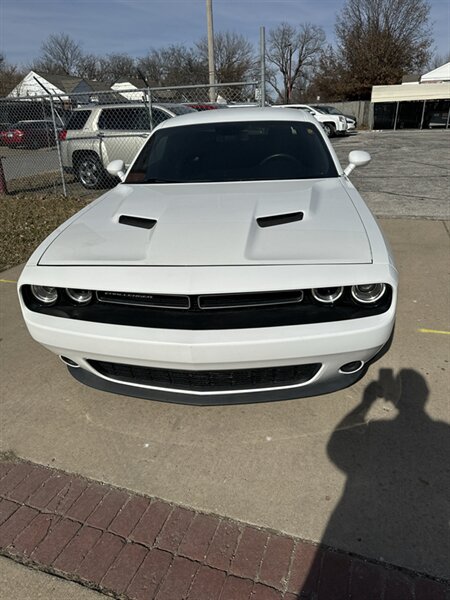 2019 Dodge Challenger SXT - Photo 2 - Tulsa, OK 74112