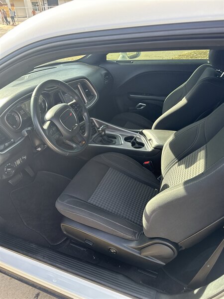 2019 Dodge Challenger SXT - Photo 5 - Tulsa, OK 74112