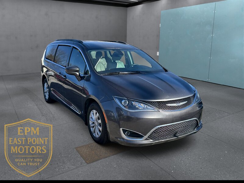 2017 Chrysler Pacifica Touring Plus   - Photo 1 - Tulsa, OK 74112