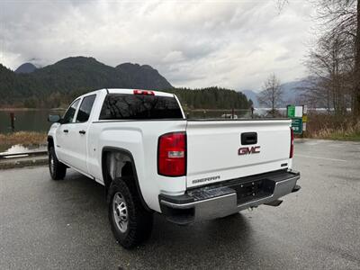 2017 GMC Sierra 2500 SLT Crew Cab Long be   - Photo 8 - Coquitlam, BC V3B 5E2