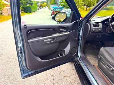 2011 Chevrolet Avalanche LS Crew Cab 4x4   - Photo 11 - Coquitlam, BC V3B 5E2