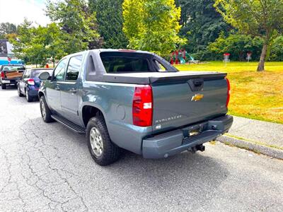 2011 Chevrolet Avalanche LS Crew Cab 4x4   - Photo 6 - Coquitlam, BC V3B 5E2
