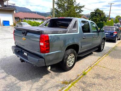 2011 Chevrolet Avalanche LS Crew Cab 4x4   - Photo 7 - Coquitlam, BC V3B 5E2