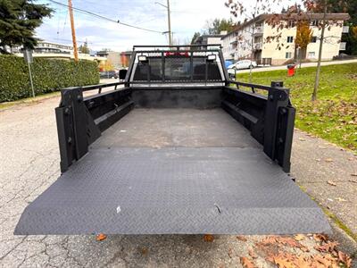 2015 GMC Sierra 3500 Flat Bed Power Lift   - Photo 18 - Coquitlam, BC V3B 5E2