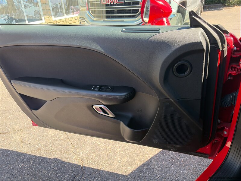 2019 Dodge Challenger SXT - Photo 20 - Denver, CO 80204