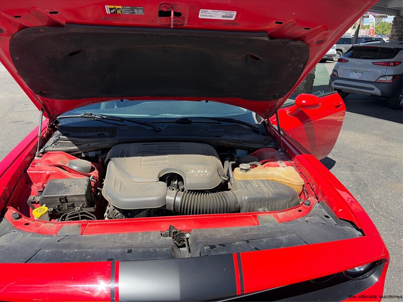 2019 Dodge Challenger SXT - Photo 11 - Denver, CO 80204