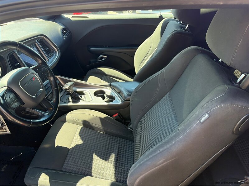 2019 Dodge Challenger SXT - Photo 9 - Denver, CO 80204