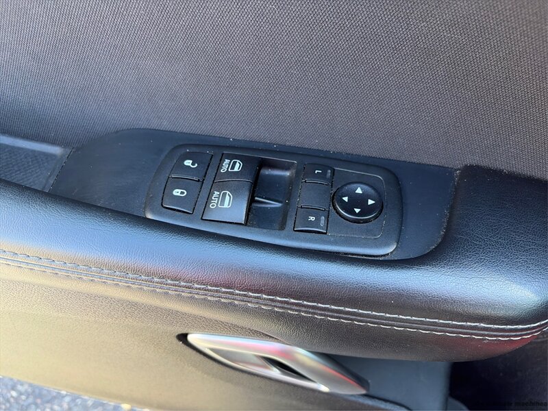2019 Dodge Challenger SXT - Photo 18 - Denver, CO 80204