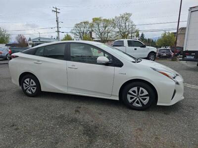 2018 Toyota Prius Two Eco   - Photo 2 - Mount Vernon, WA 98273