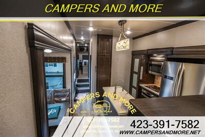 2020 Cedar Creek Silverback 37RTH Toy Hauler   - Photo 6 - Bluff City, TN 37618