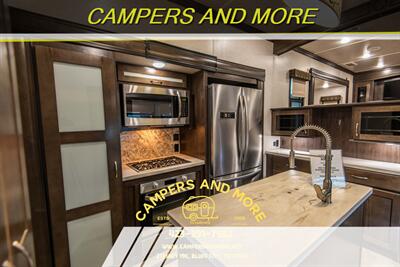 2020 Cedar Creek Silverback 37RTH Toy Hauler   - Photo 5 - Bluff City, TN 37618
