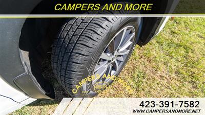 2018 Toyota Highlander XLE   - Photo 10 - Bluff City, TN 37618