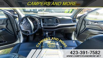 2018 Toyota Highlander XLE   - Photo 2 - Bluff City, TN 37618