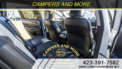 2018 Toyota Highlander XLE   - Photo 8 - Bluff City, TN 37618