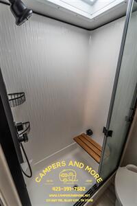 2023 Grand Design Solitude 376RD 5th wheel   - Photo 9 - Bluff City, TN 37618