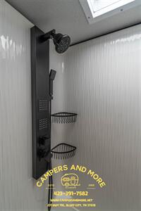 2023 Grand Design Solitude 376RD 5th wheel   - Photo 8 - Bluff City, TN 37618