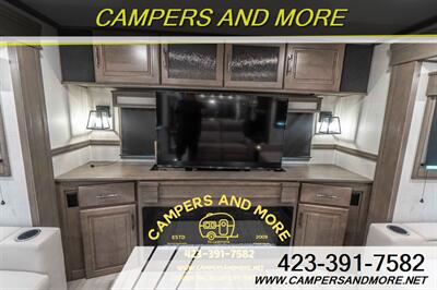 2023 Grand Design Solitude 376RD 5th wheel   - Photo 6 - Bluff City, TN 37618