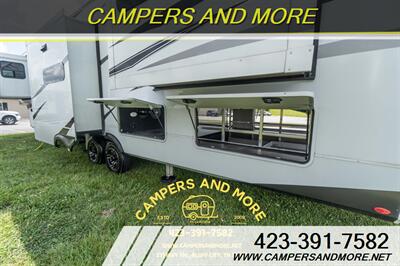 2023 Grand Design Solitude 376RD 5th wheel   - Photo 20 - Bluff City, TN 37618