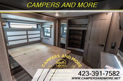 2023 Grand Design Solitude 376RD 5th wheel   - Photo 10 - Bluff City, TN 37618