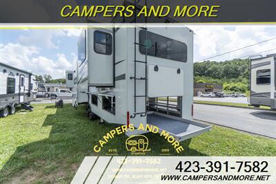 2023 Grand Design Solitude 376RD 5th wheel   - Photo 19 - Bluff City, TN 37618