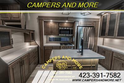 2023 Grand Design Solitude 376RD 5th wheel   - Photo 4 - Bluff City, TN 37618