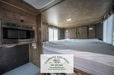 2019 Harmar Dixie Star 402DSGN Trail Rider Horse Trailer   - Photo 4 - Bluff City, TN 37618