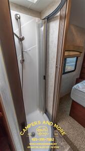 2013 NEXUS RV Phantom 31P Ford E450   - Photo 16 - Bluff City, TN 37618