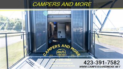 2023 FOREST RIVER ALPHA WOLF 345PACK14.5 Toy Hauler   - Photo 8 - Bluff City, TN 37618