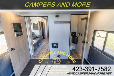 2023 FOREST RIVER ALPHA WOLF 345PACK14.5 Toy Hauler   - Photo 6 - Bluff City, TN 37618