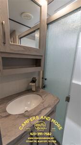 2021 KEYSTONE MONTANA 383TH   - Photo 13 - Bluff City, TN 37618