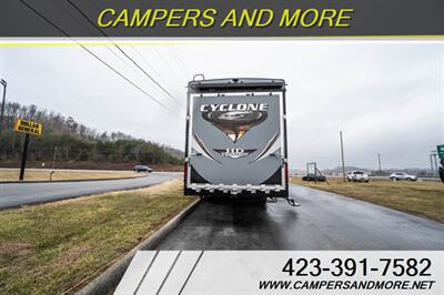 2018 HEARTLAND CYCLONE 4200 Toy Hauler   - Photo 17 - Bluff City, TN 37618