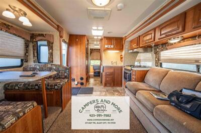 2008 Coachmen Concord 300 TS   - Photo 3 - Bluff City, TN 37618