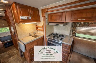 2008 Coachmen Concord 300 TS   - Photo 13 - Bluff City, TN 37618