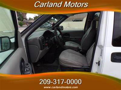 2002 Chevrolet Venture LS w/Wheel Chair Access   - Photo 13 - Stockton, CA 95205