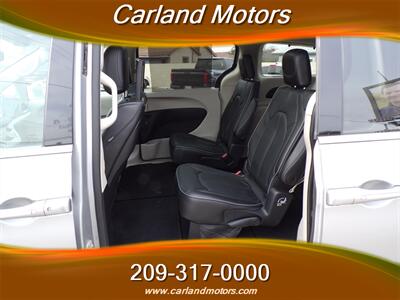 2018 Chrysler Pacifica Limited   - Photo 16 - Stockton, CA 95205