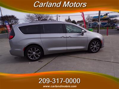 2018 Chrysler Pacifica Limited   - Photo 8 - Stockton, CA 95205