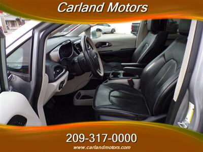 2018 Chrysler Pacifica Limited   - Photo 14 - Stockton, CA 95205