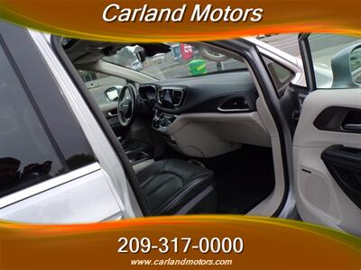 2018 Chrysler Pacifica Limited   - Photo 32 - Stockton, CA 95205