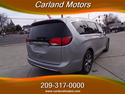 2018 Chrysler Pacifica Limited   - Photo 7 - Stockton, CA 95205