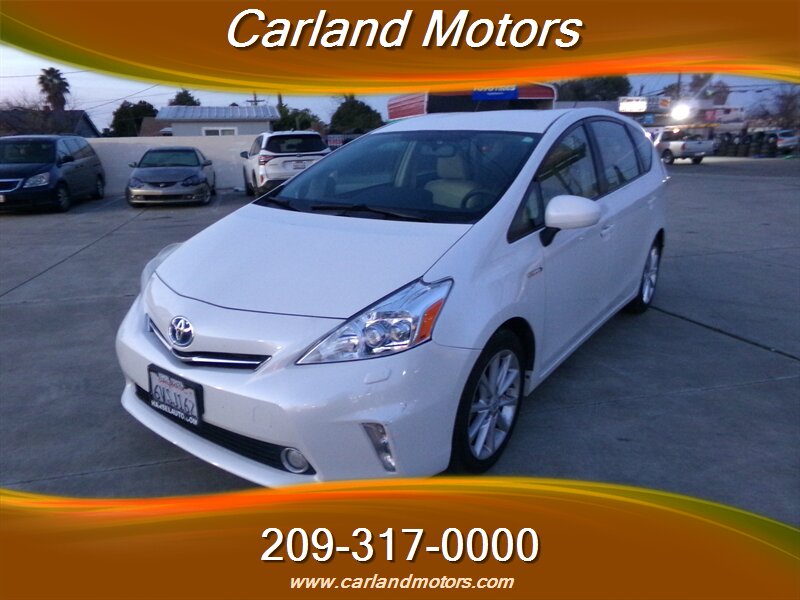 2012 Toyota Prius v Five's photo
