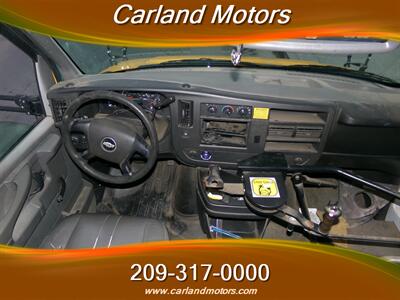 2009 Chevrolet Express 3500 BUS   - Photo 19 - Stockton, CA 95205