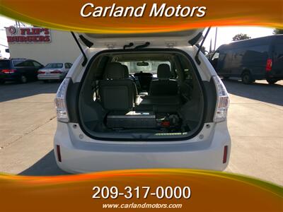 2013 Toyota Prius v Five Leather   - Photo 6 - Stockton, CA 95205