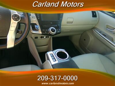 2013 Toyota Prius v Five Leather   - Photo 10 - Stockton, CA 95205