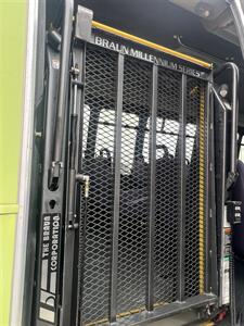 2007 Ford E-450 SD Shuttle Bus - Photo 8 - Stockton, CA 95205
