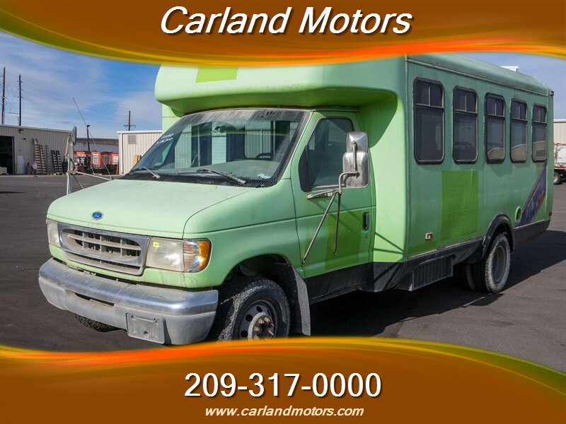 2007 Ford E-450 SD Shuttle Bus   - Photo 1 - Stockton, CA 95205