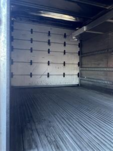 2014 Isuzu NPR Box Truck w/Liftgate Eco Max   - Photo 7 - Stockton, CA 95205